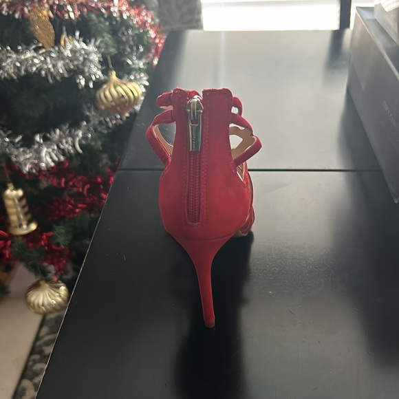 Vince Camuto sandals - Picture 3 of 3